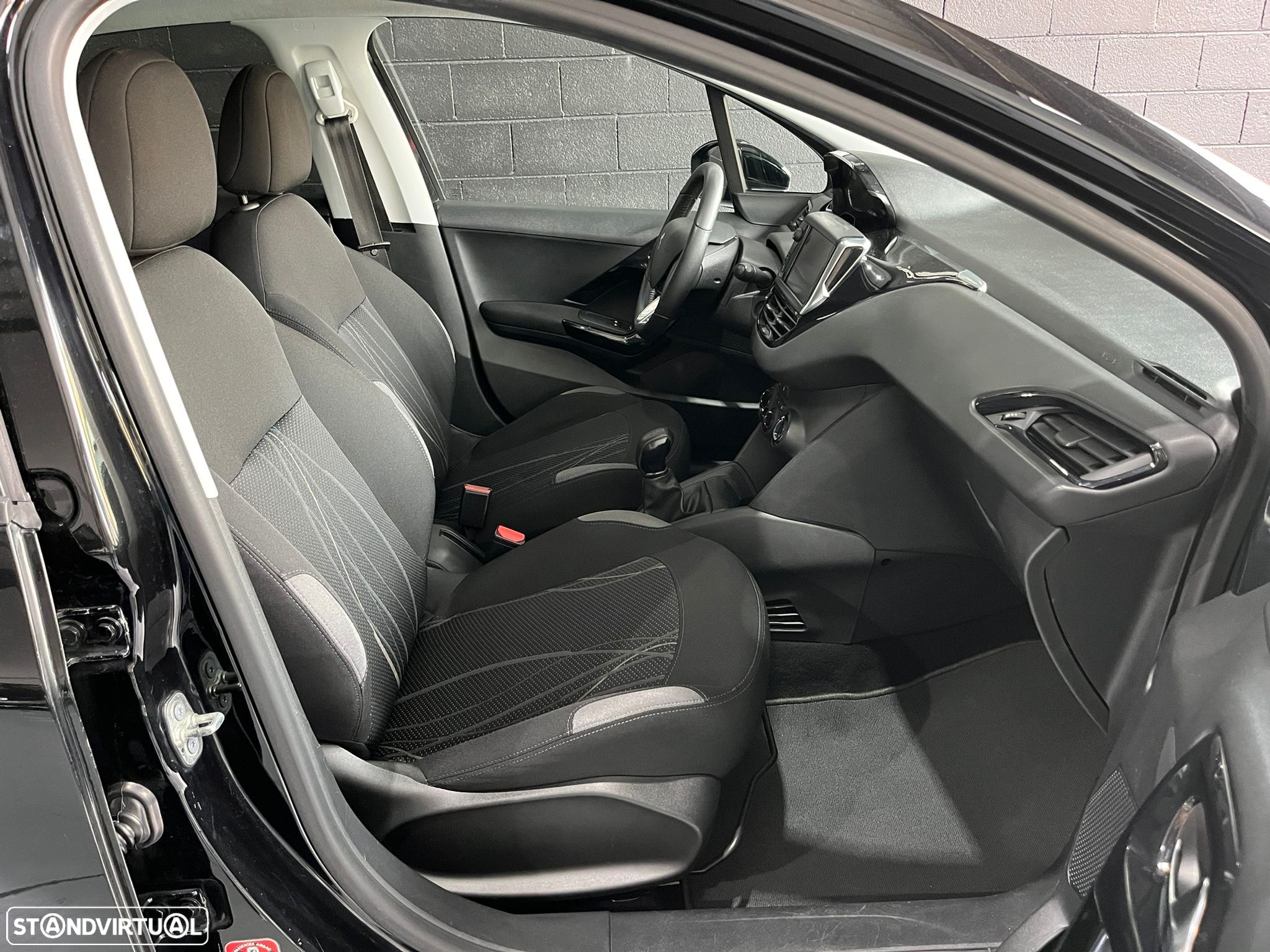 Peugeot 208 1.2 PureTech Active - 11