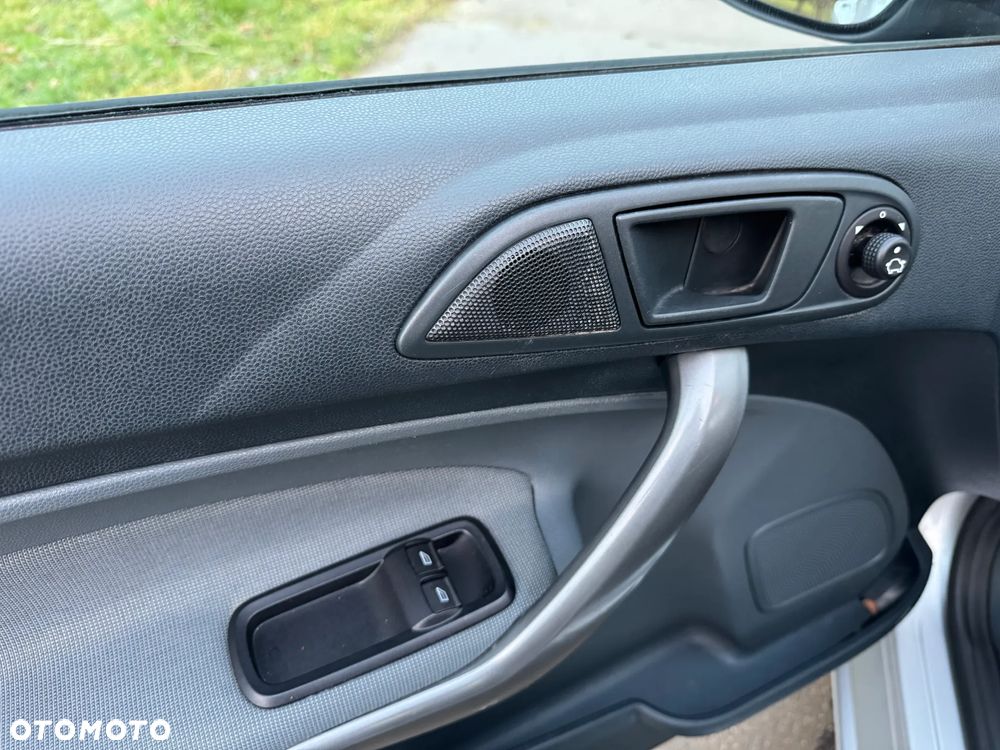 Ford Fiesta 1.25 Ambiente - 23