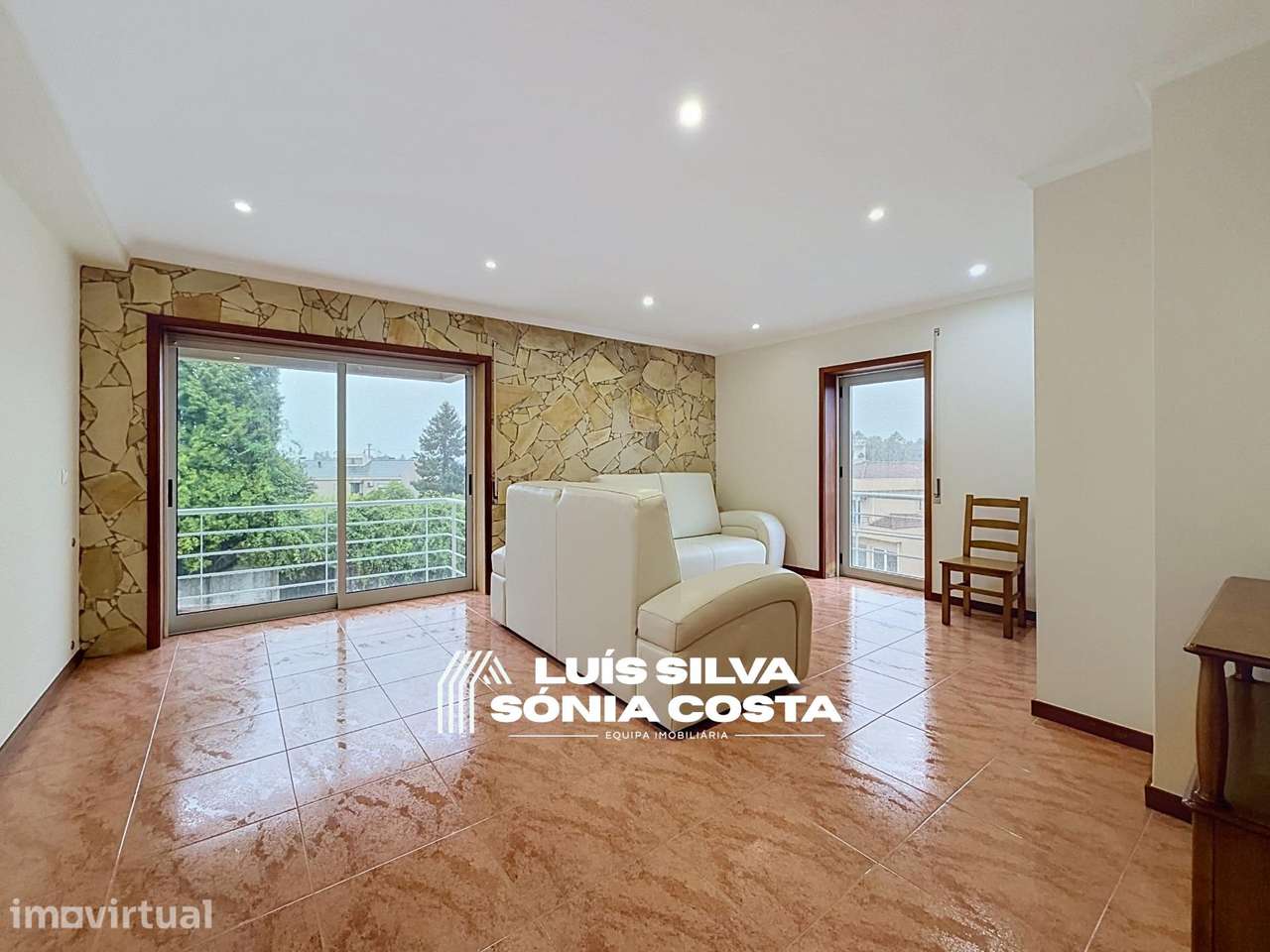 Apartamento T2 com Garagem & Varanda | 3.º Andar com Elevador -... - Grande imagem: 2/24