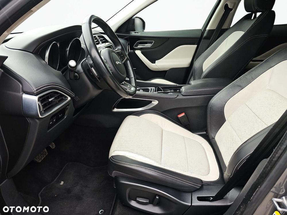 Jaguar F-Pace - 17