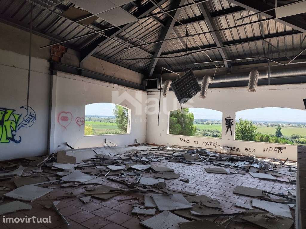 Espaço de festas com Restauração para recuperação total - Grande imagem: 5/21