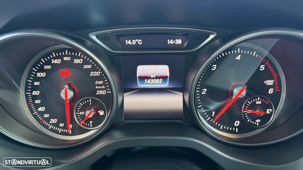 Mercedes-Benz CLA 180 d Shooting Brake Urban - 14