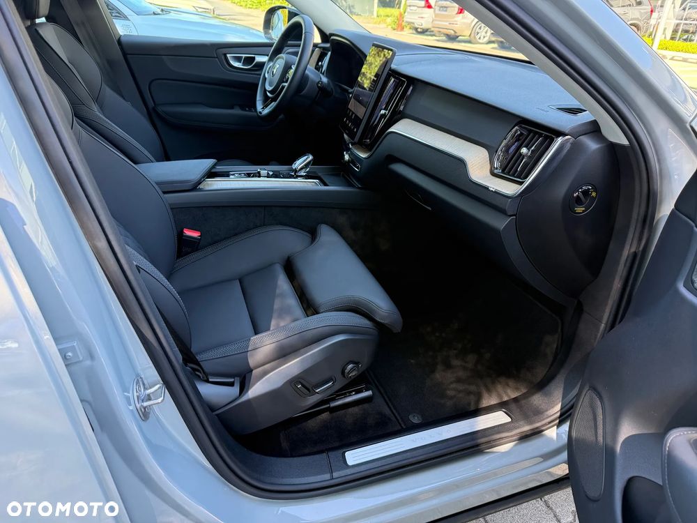 Volvo XC 60 B5 B AWD Plus Dark - 15