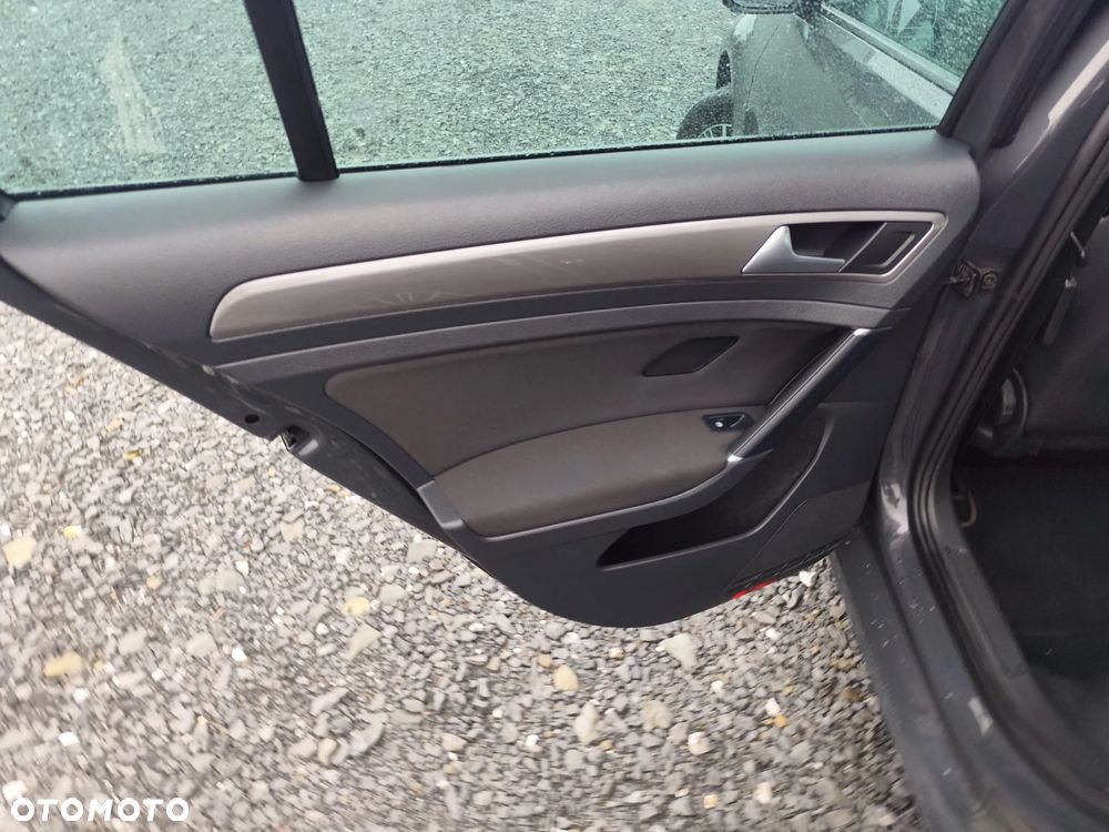 Volkswagen Golf - 16