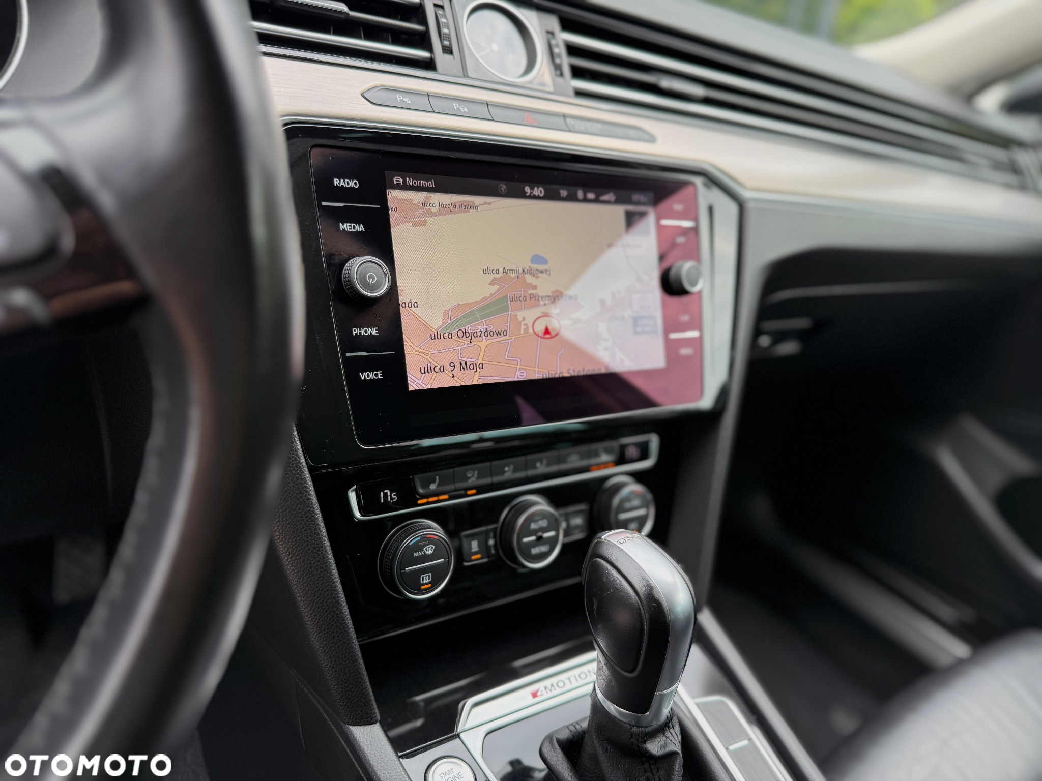 Volkswagen Passat Variant 2.0 TDI SCR DSG (BlueM Tech) Comfortline - 29