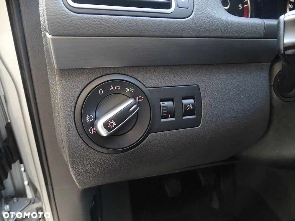 Volkswagen Touran 1.6 TDI DPF BlueMotion Technology Comfortline - 30