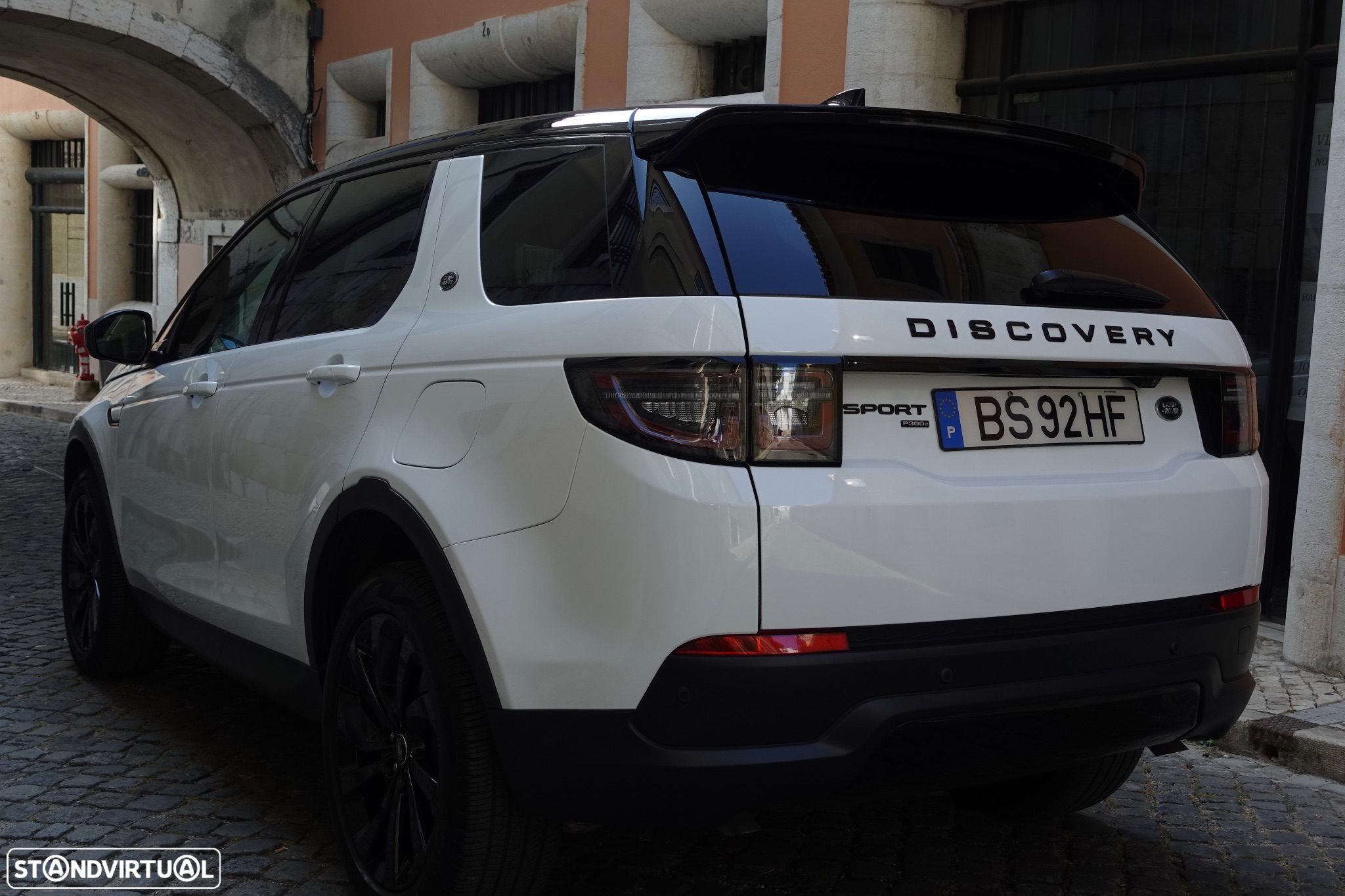 Land Rover Discovery Sport 1.5 I3 P300e AWD R-Dynamic SE - 6