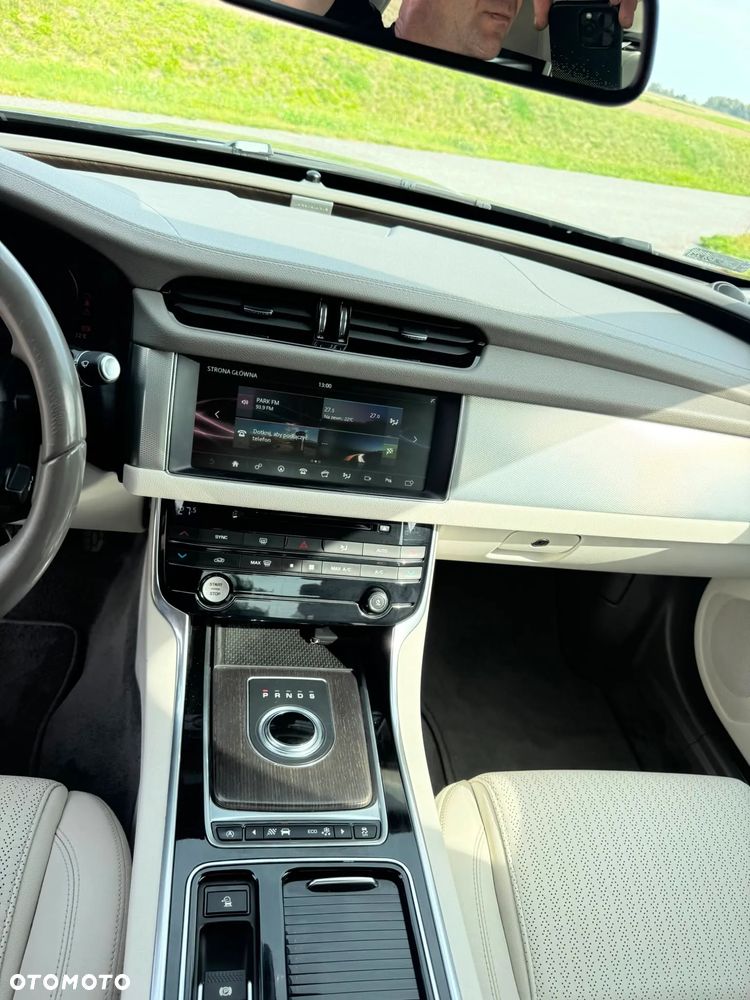 Jaguar XF - 7