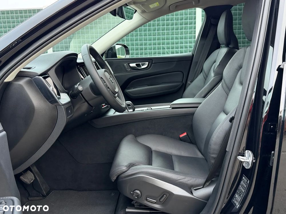 Volvo XC 60 B4 D Plus Bright - 19