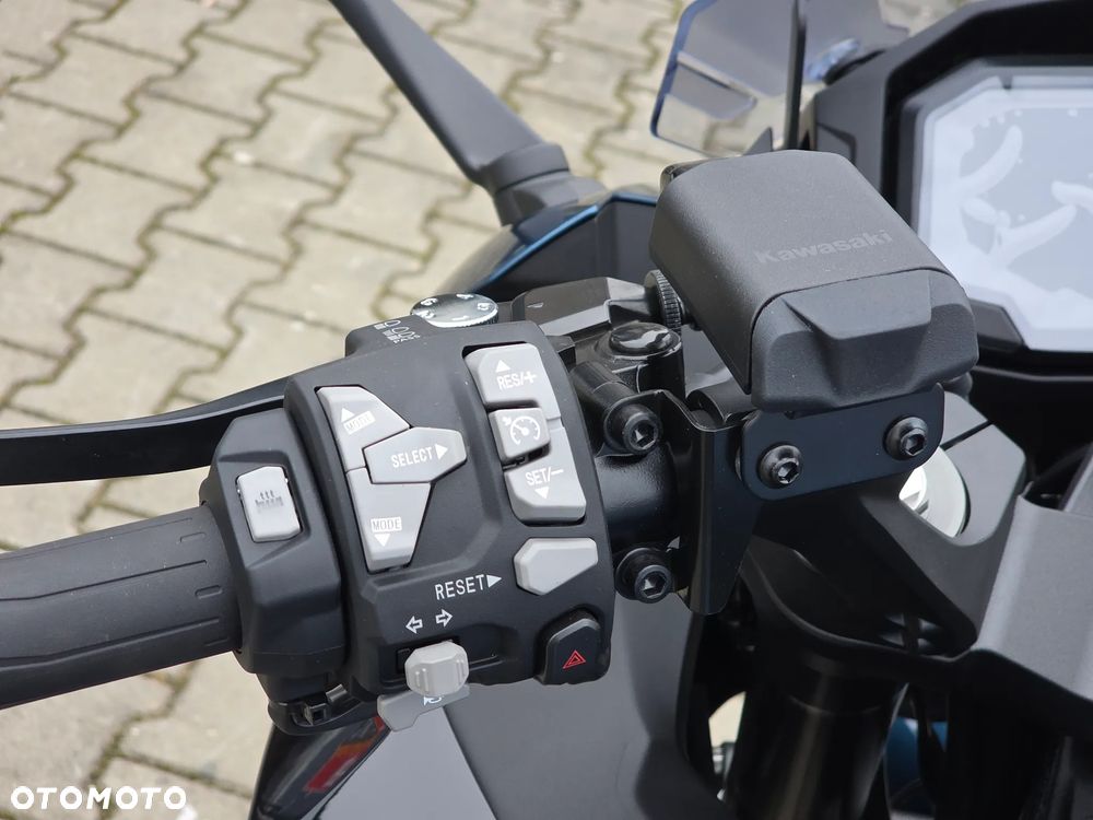 Kawasaki Ninja 1000 SX - 17