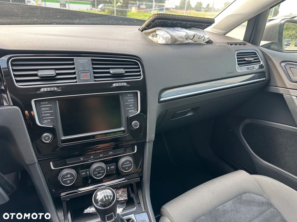 Volkswagen Golf - 15