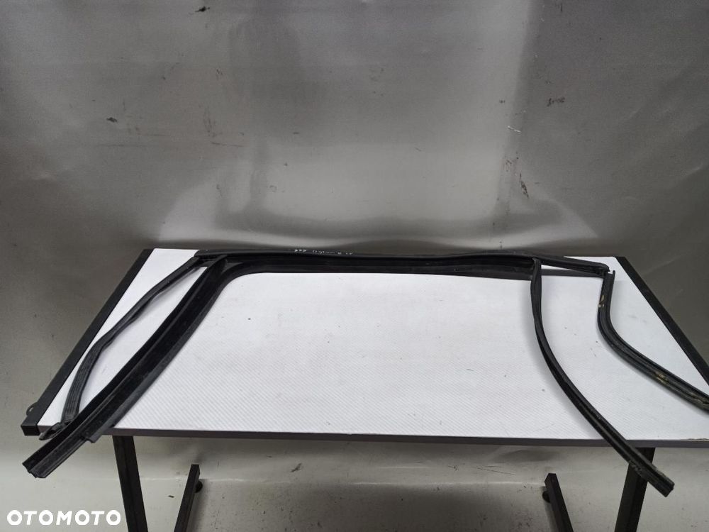 USZCZELKA SZYBY TYŁ TYLNA LEWA VW TIGUAN II 5NA839431 - 1
