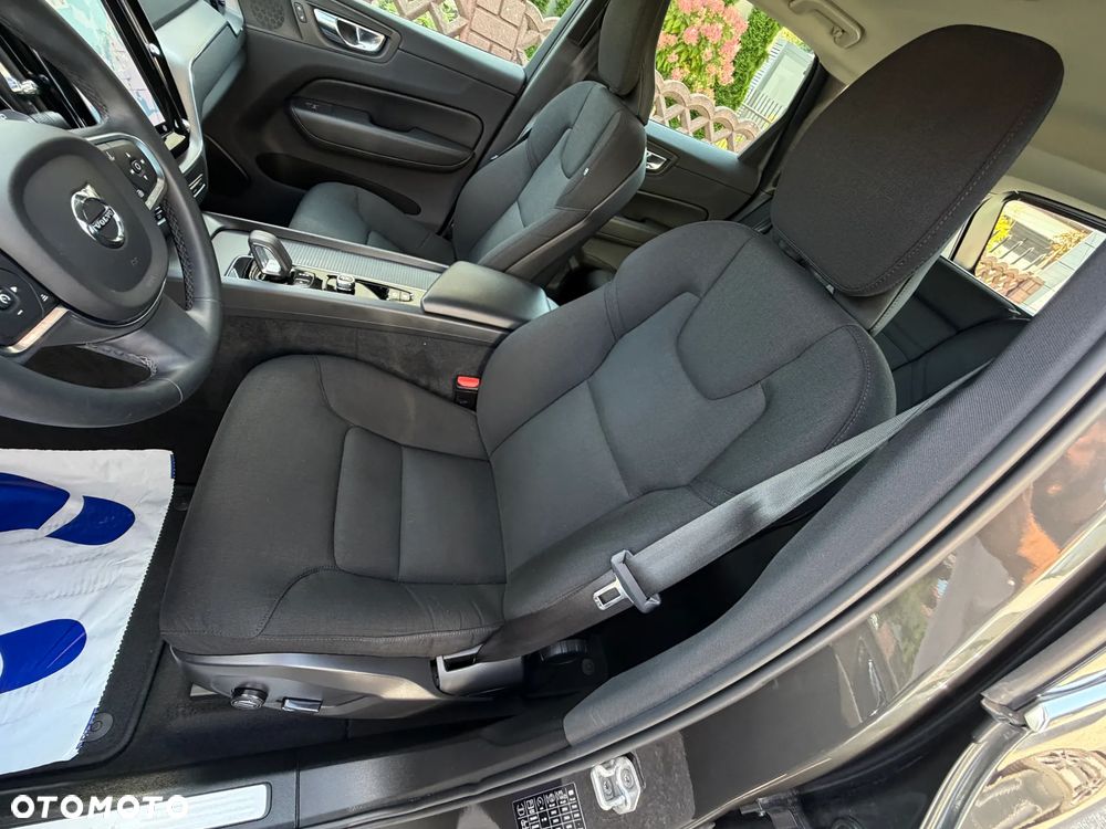 Volvo XC 60 B4 B Momentum Pro - 11