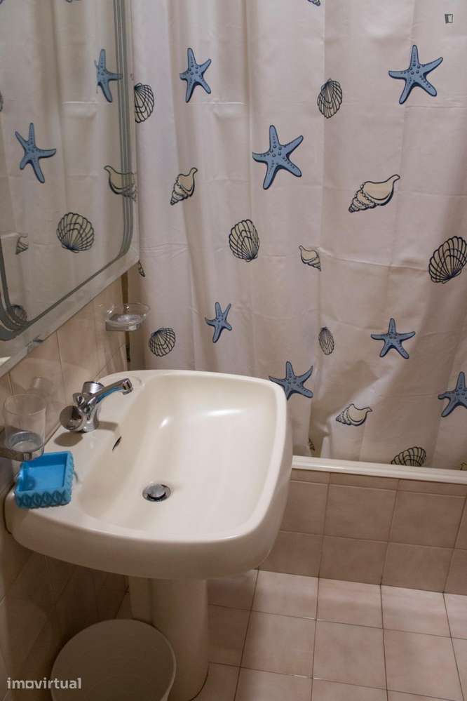 Quarto - localizado em São Mamede de Infesta Porto - Grande imagem: 3/22