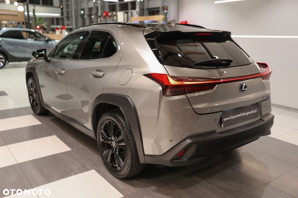 Lexus UX - 5