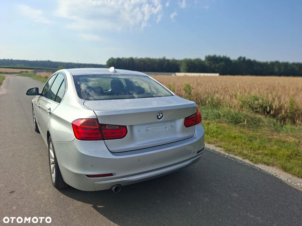 BMW Seria 3 318d Blue Performance Sport Line - 9