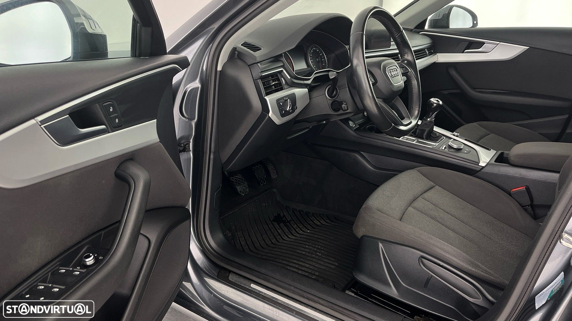 Audi A4 Avant 2.0 TDI Advance - 25