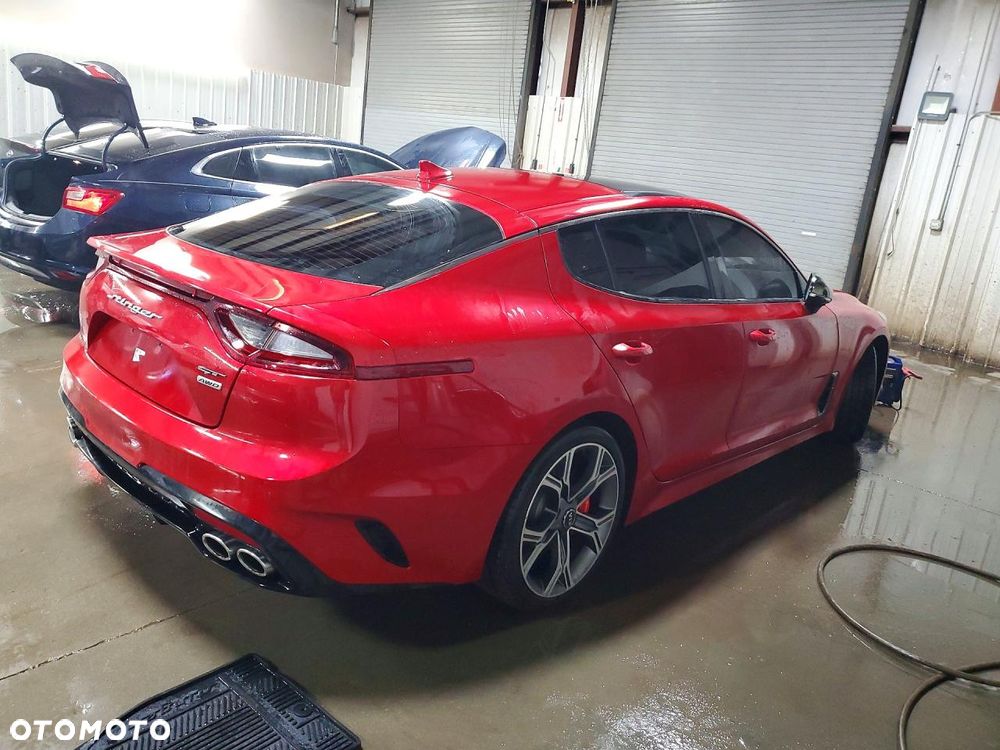 Kia Stinger - 3