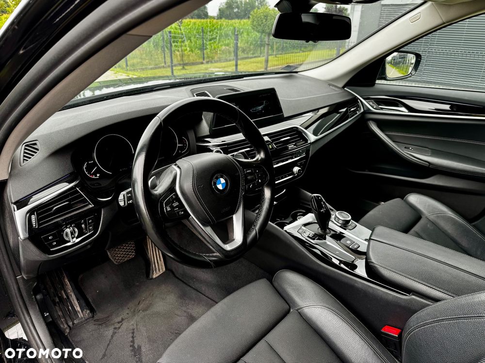 BMW Seria 5 518d Sport Line - 19