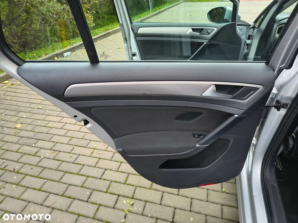 Volkswagen Golf 1.6 TDI BlueMotion Comfortline - 25