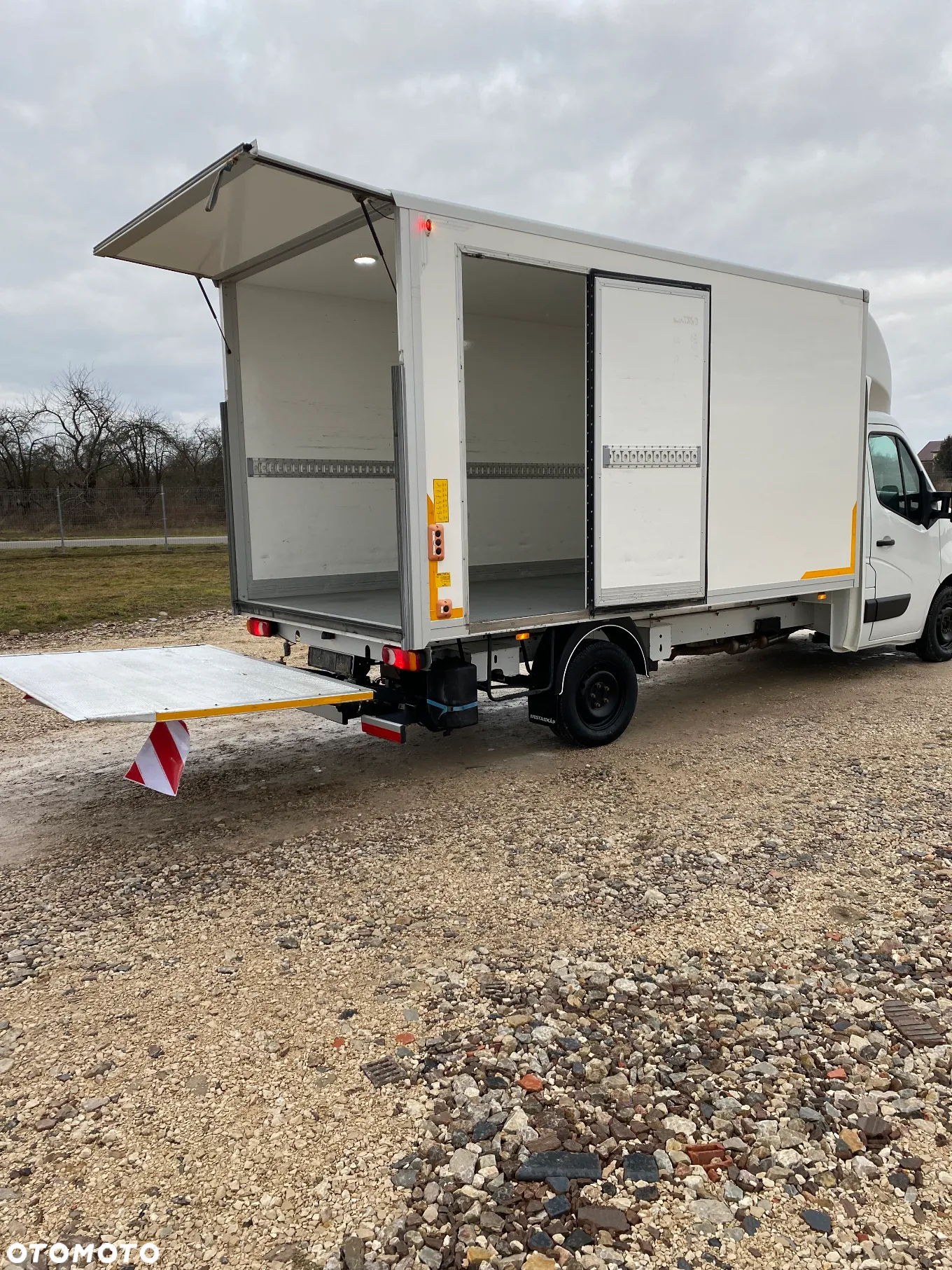 Nissan NV 400 - 6