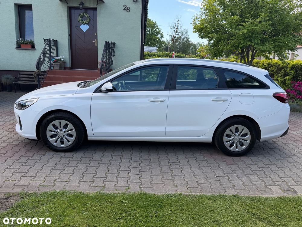 Hyundai i30 blue Kombi 1.4 Trend - 2