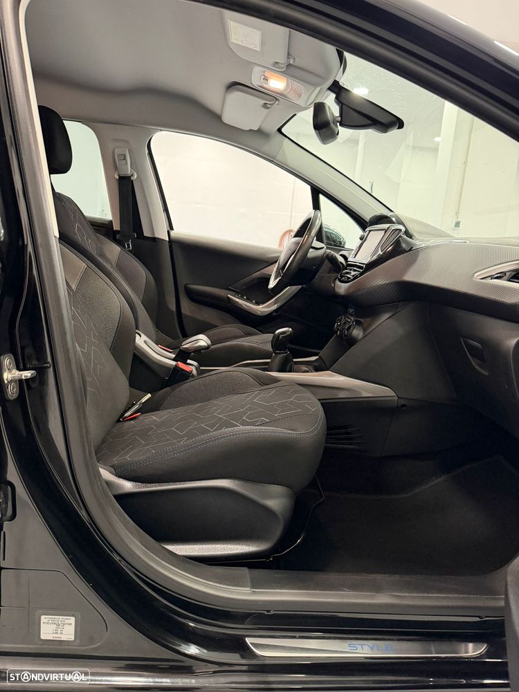 Peugeot 2008 1.2 PureTech Style - 17