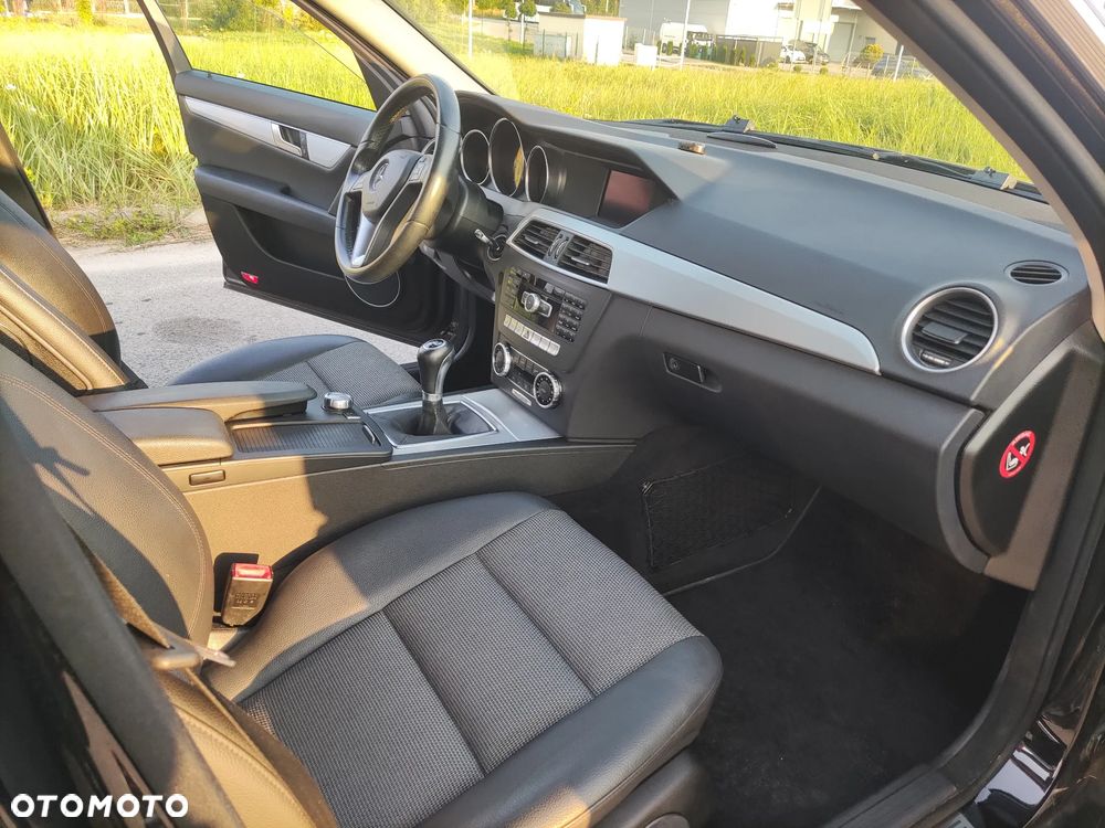 Mercedes-Benz Klasa C 180 BlueEFFICIENCY Avantgarde - 23