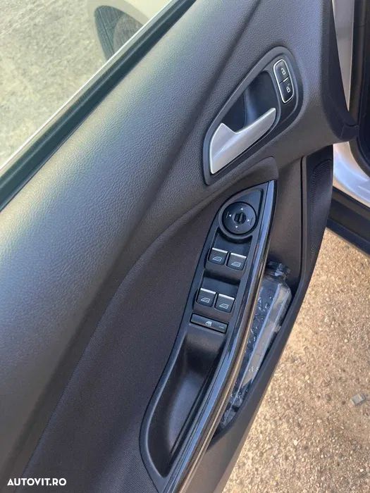 Ford Focus 1.6 TDCi DPF Titanium - 5