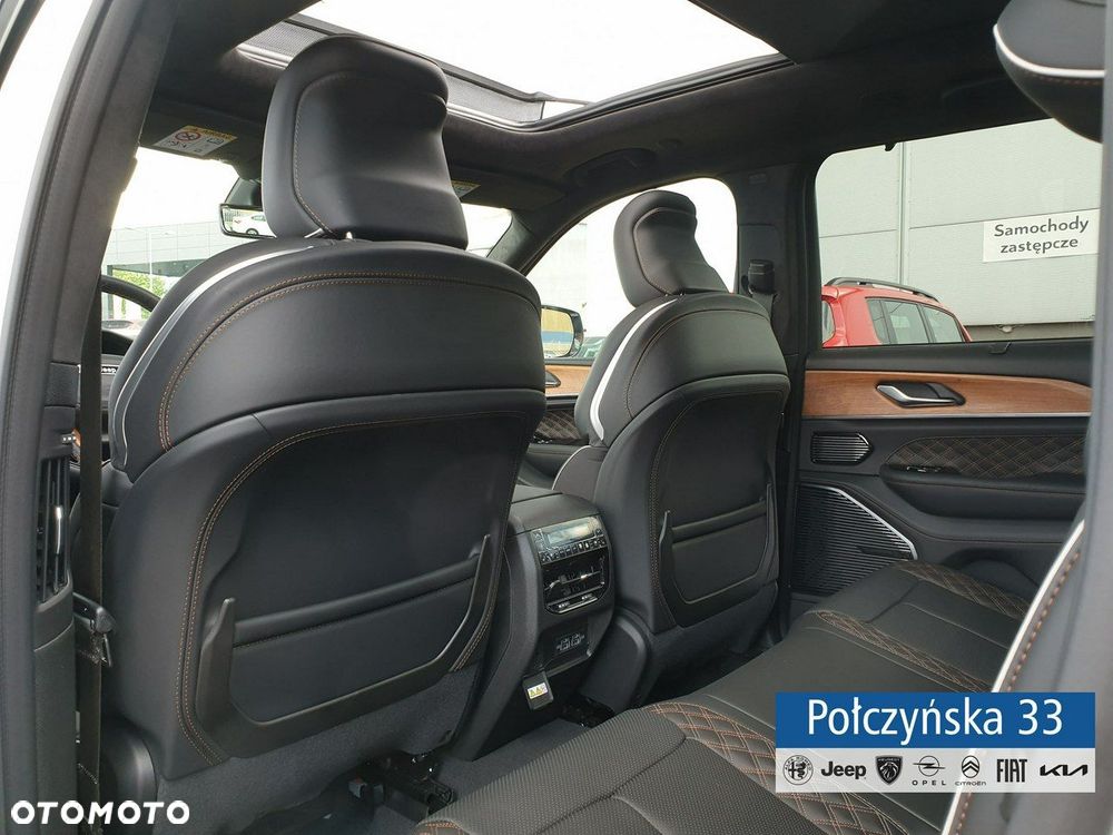 Jeep Grand Cherokee - 31