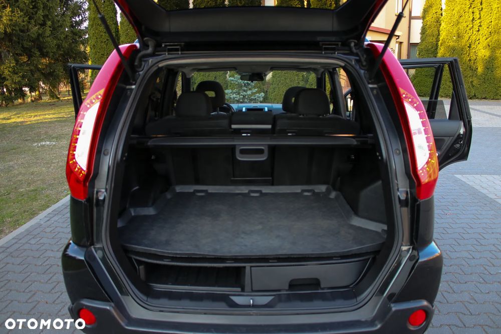 Nissan X-Trail 2.0 dCi 4x4 DPF Platinum - 39