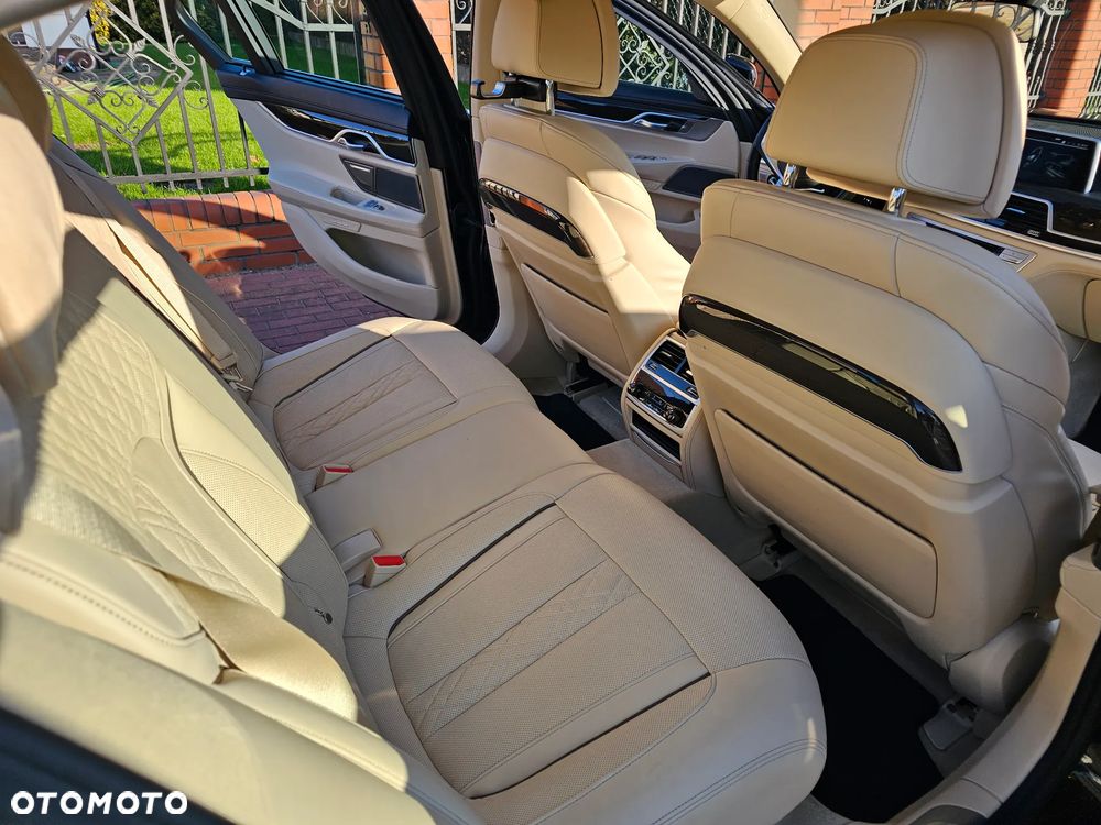 BMW Seria 7 730d mHEV - 12