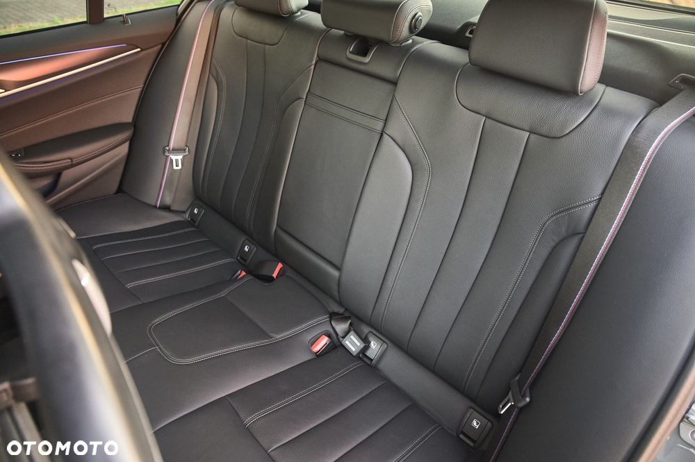 BMW Seria 5 530d xDrive - 26