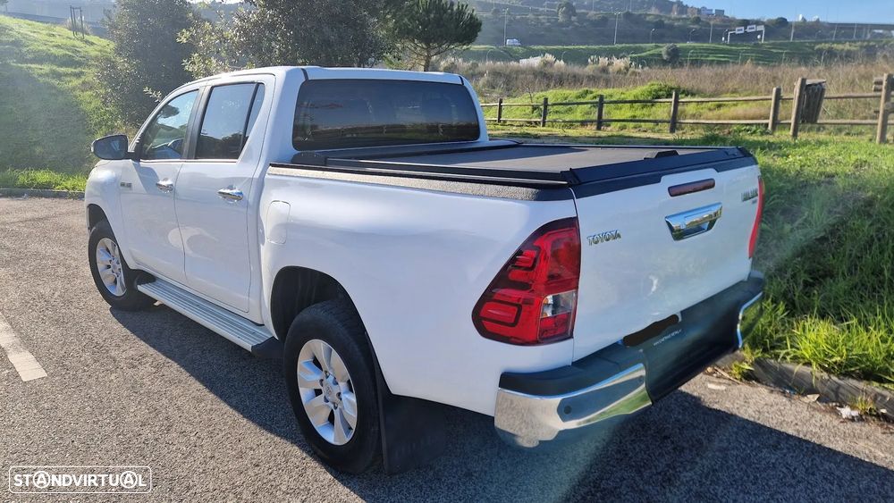 Toyota Hilux 2.4 D-4D 2WD CD Tracker - 4