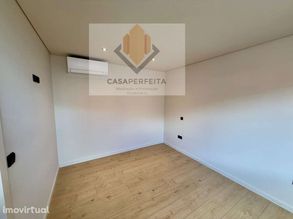 Magnífico T4 com Terraço e Garagem Fechada - Centro de Gondomar - Grande imagem: 2/26