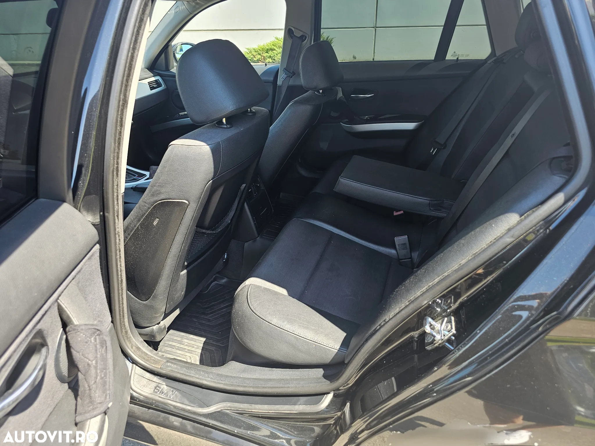 BMW Seria 3 320d DPF Touring Aut. - 9