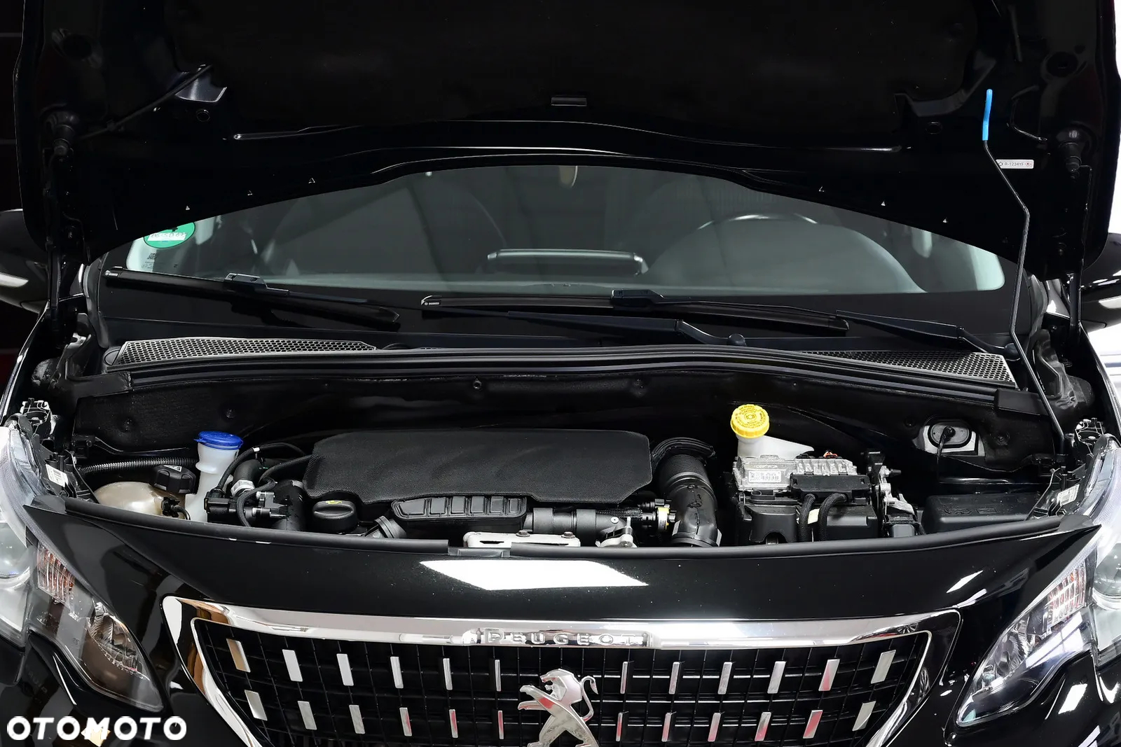 Peugeot 2008 1.2 Pure Tech Allure S&S - 9