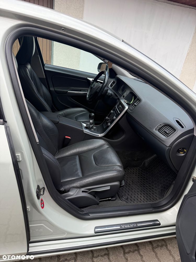 Volvo V60 D3 Momentum - 13