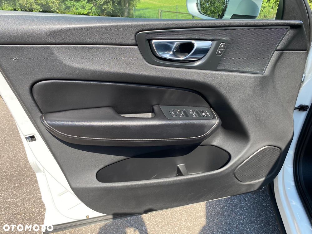 Volvo XC 60 D4 SCR AWD R-Design - 35