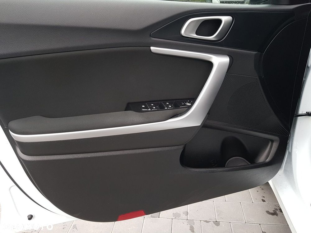 Kia Ceed 1.5 T-GDI M - 13