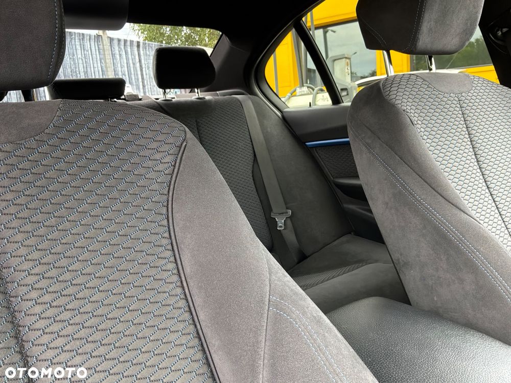 BMW Seria 3 320i M Sport - 29