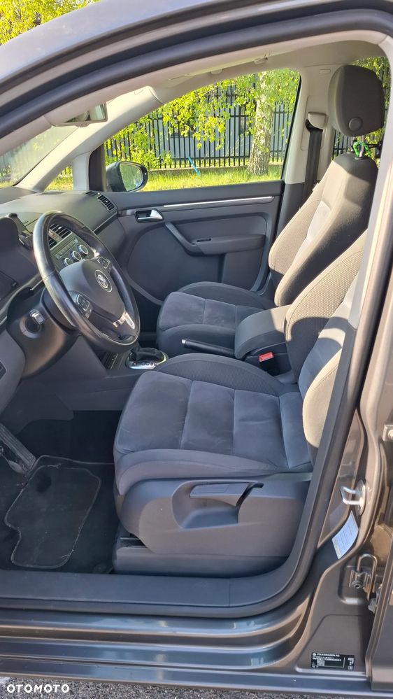 Volkswagen Touran 2.0 TDI DPF DSG Highline - 3