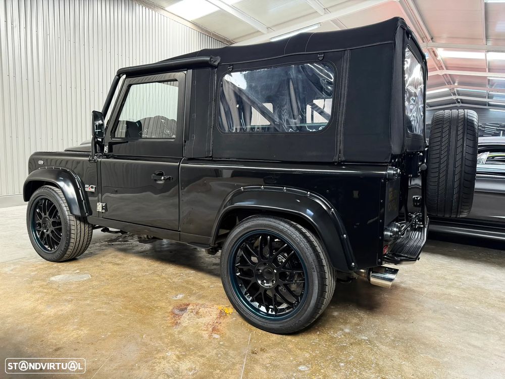 Land Rover Defender - 4