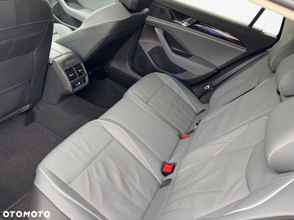 Volkswagen Passat Variant 1.5 TSI ACT mHEV DSG - 14