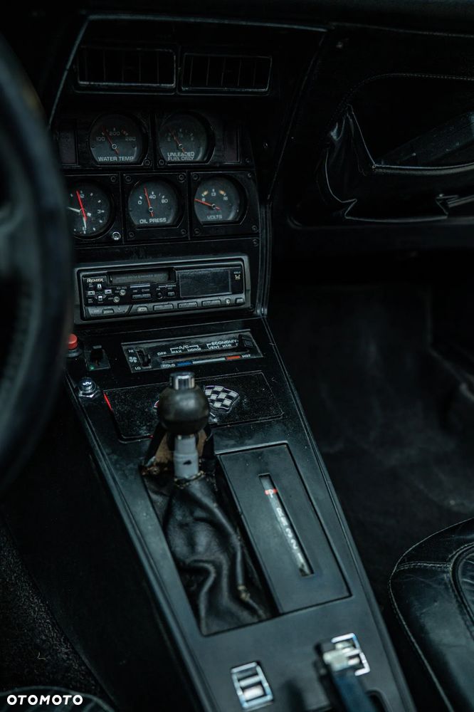 Chevrolet Corvette - 9