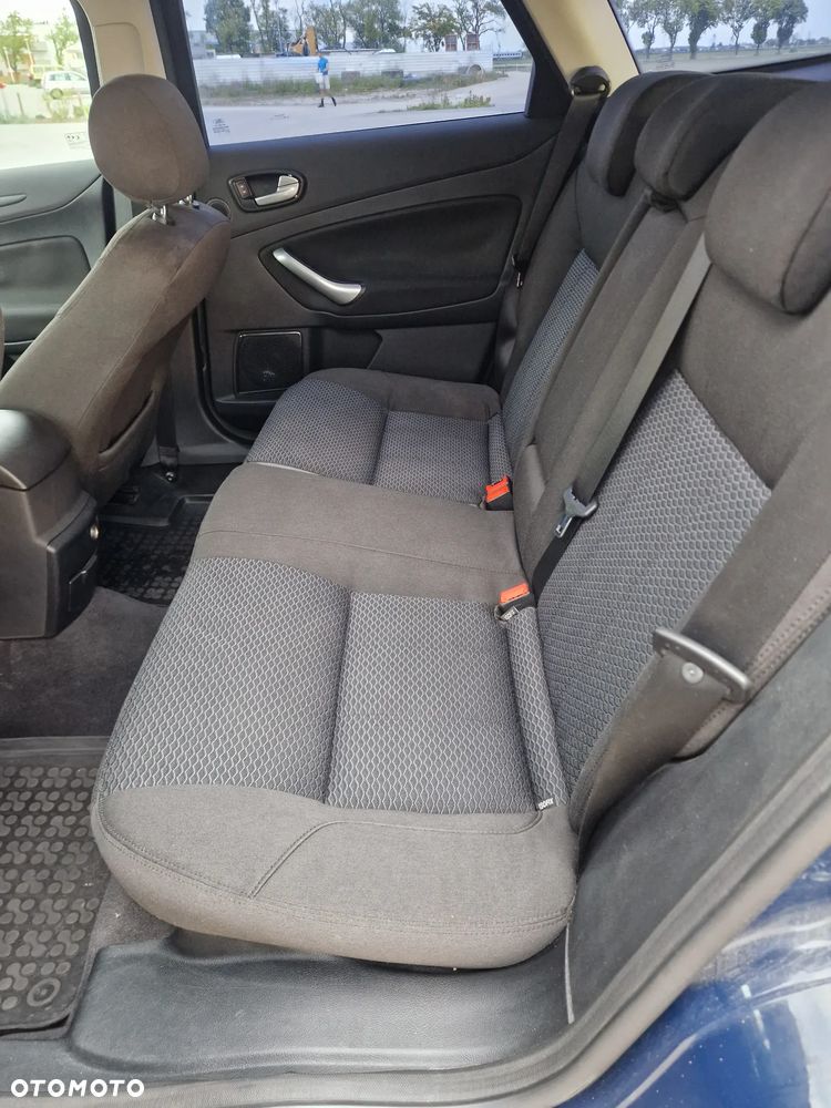 Ford Mondeo 2.0 TDCi Ghia - 11