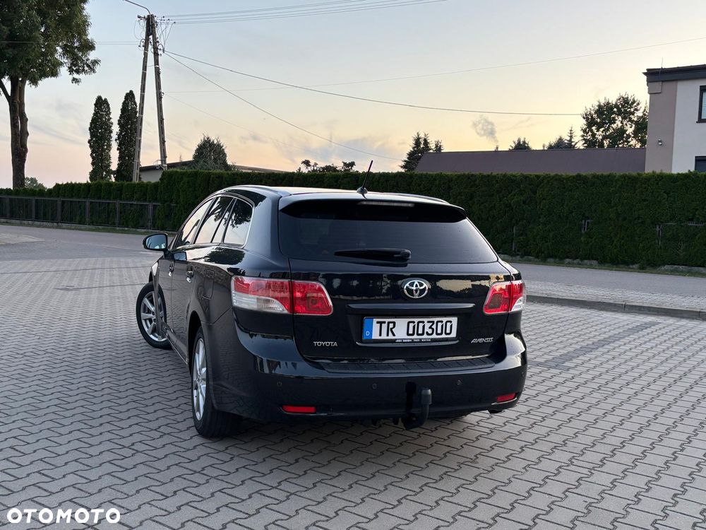 Toyota Avensis 2.2 D-4D X - 15