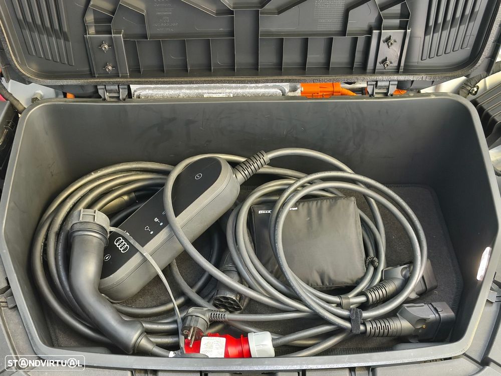 Audi e-tron 55 quattro S line - 32