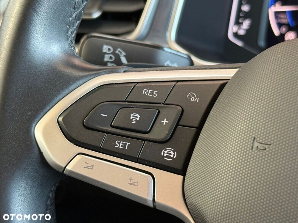 Volkswagen T-Roc - 16