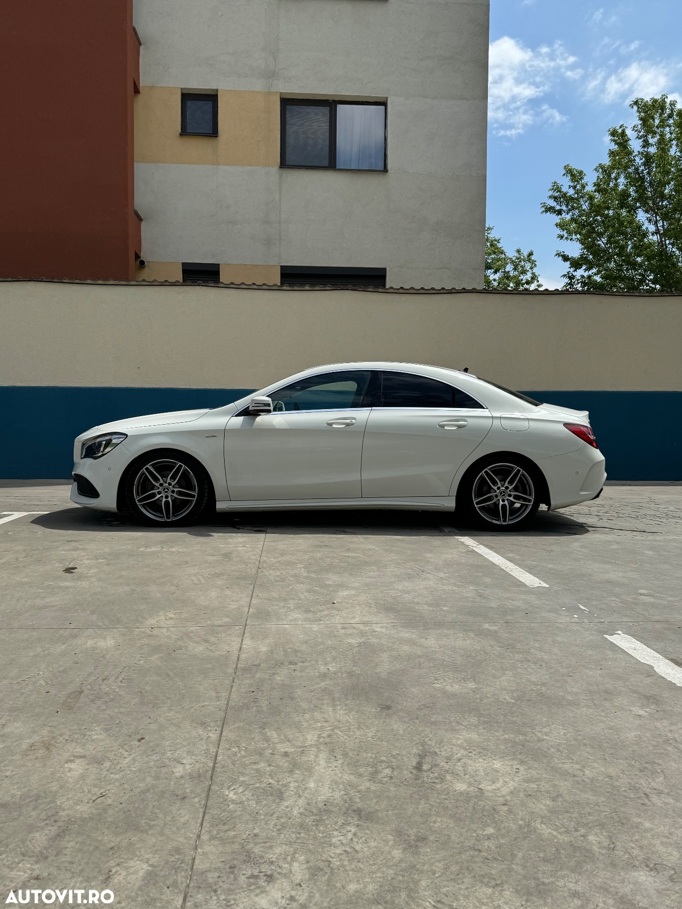 Mercedes-Benz CLA 200 7G-DCT AMG Line - 4
